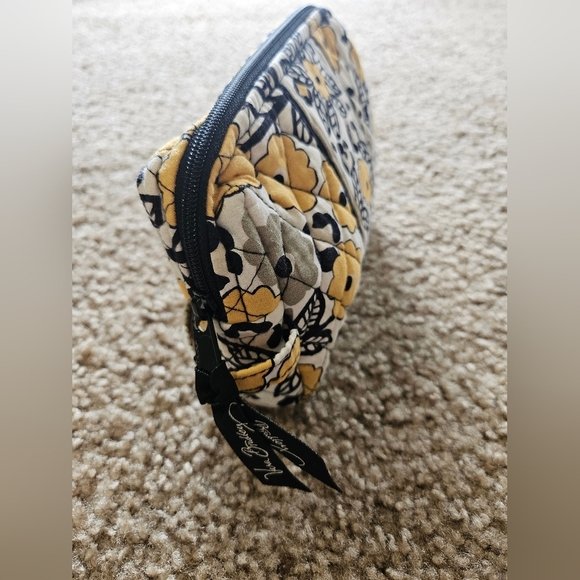 Vera Bradley Floral GO WILD Lined Quilted Pouch Makeup/Cosmetics Bag - Picture 2 of 8